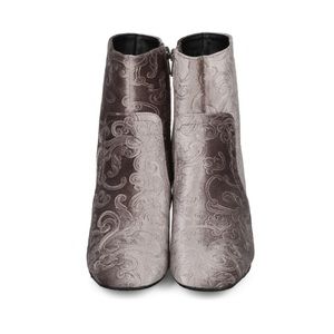 Refresh Velvet Detailed Block Heel Boot